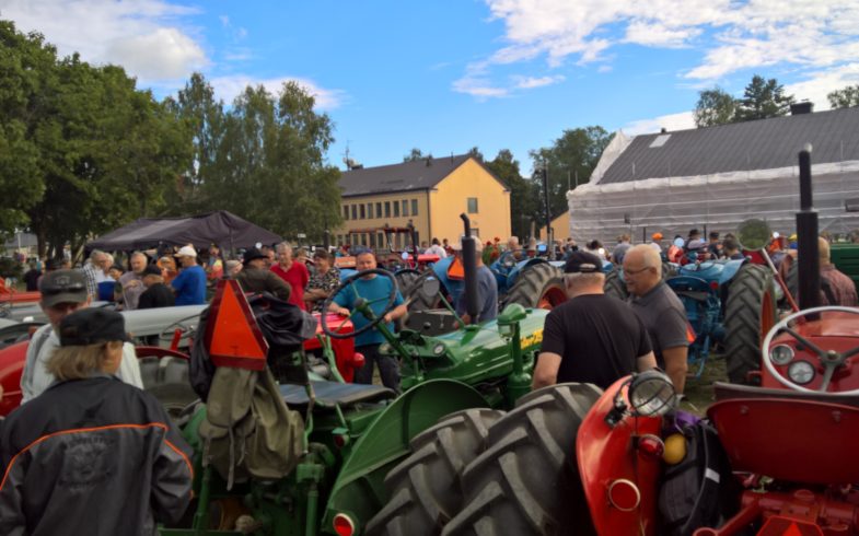 Vanhojen traktoreiden historia-ajo lauantaina 11.8.2018 Lappeenrannan linnoitukseen
